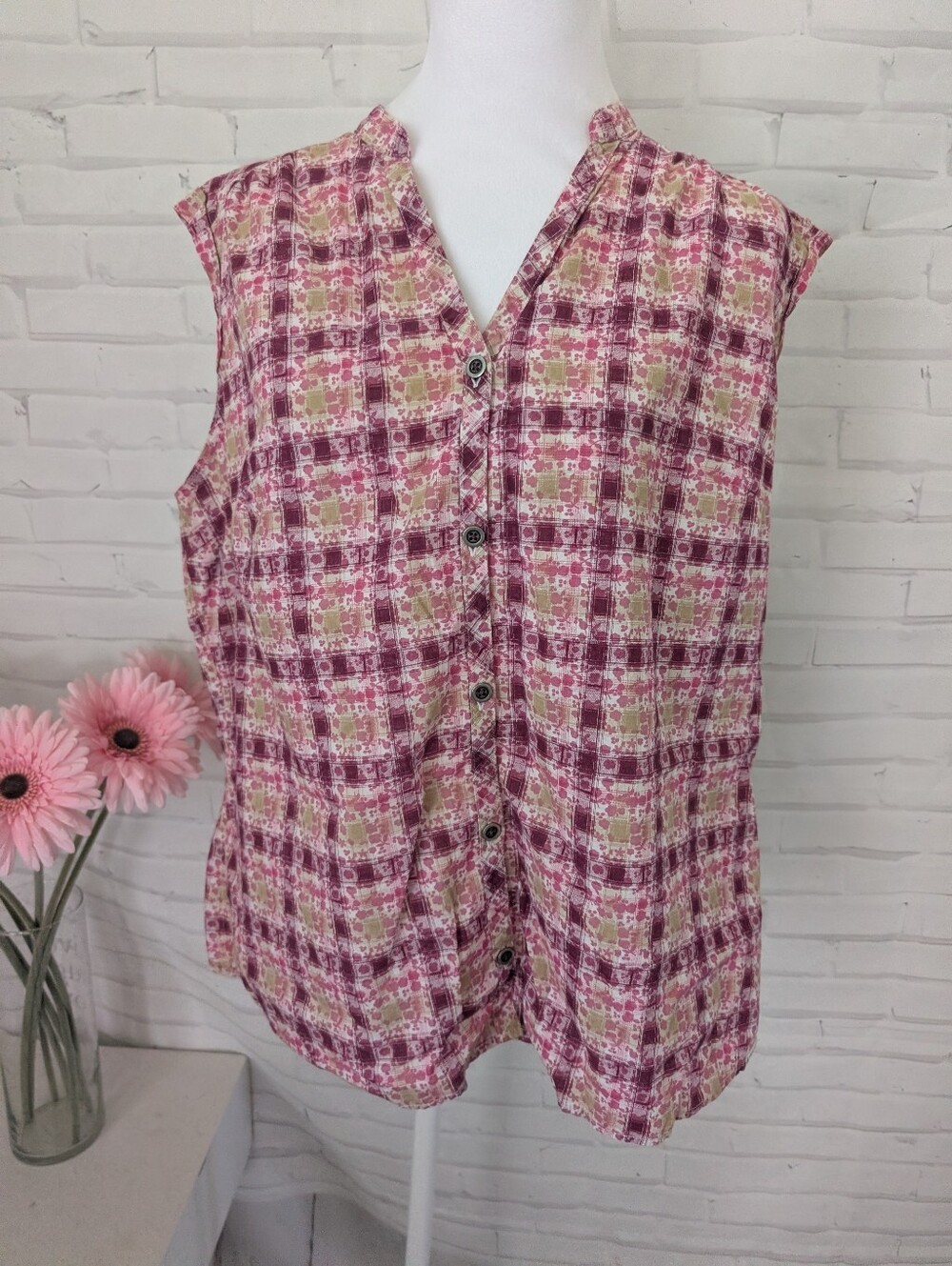 Quechua Sleeveless Pink Plaid Button-Front Top